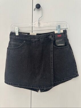 Levi’s black denim skort sz 25 NWT